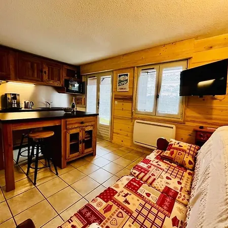 Au Pied Des Pistes * 孔布卢